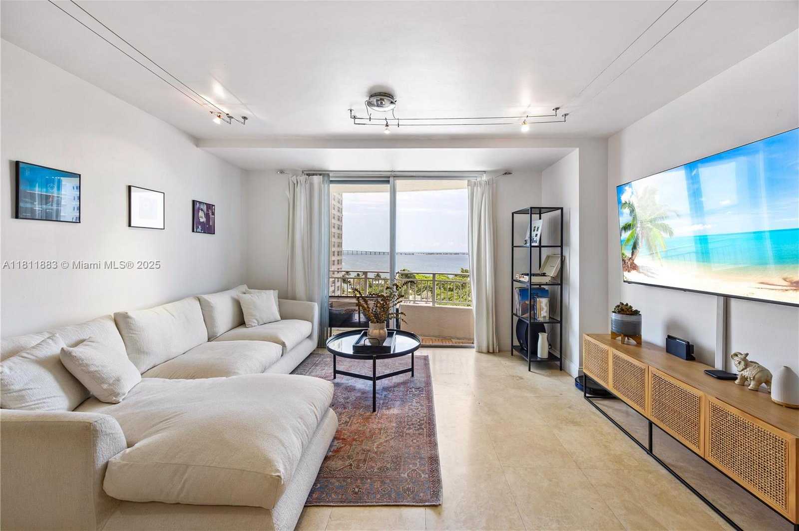 Small Image of 770 CLAUGHTON ISLAND DR #1008, Miami Number 3