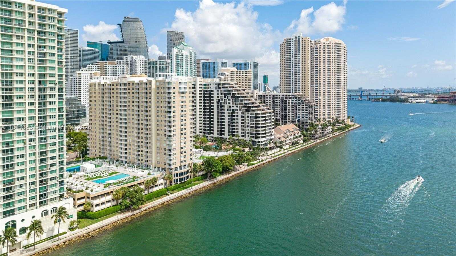 Small Image of 770 CLAUGHTON ISLAND DR #1008, Miami Number 32