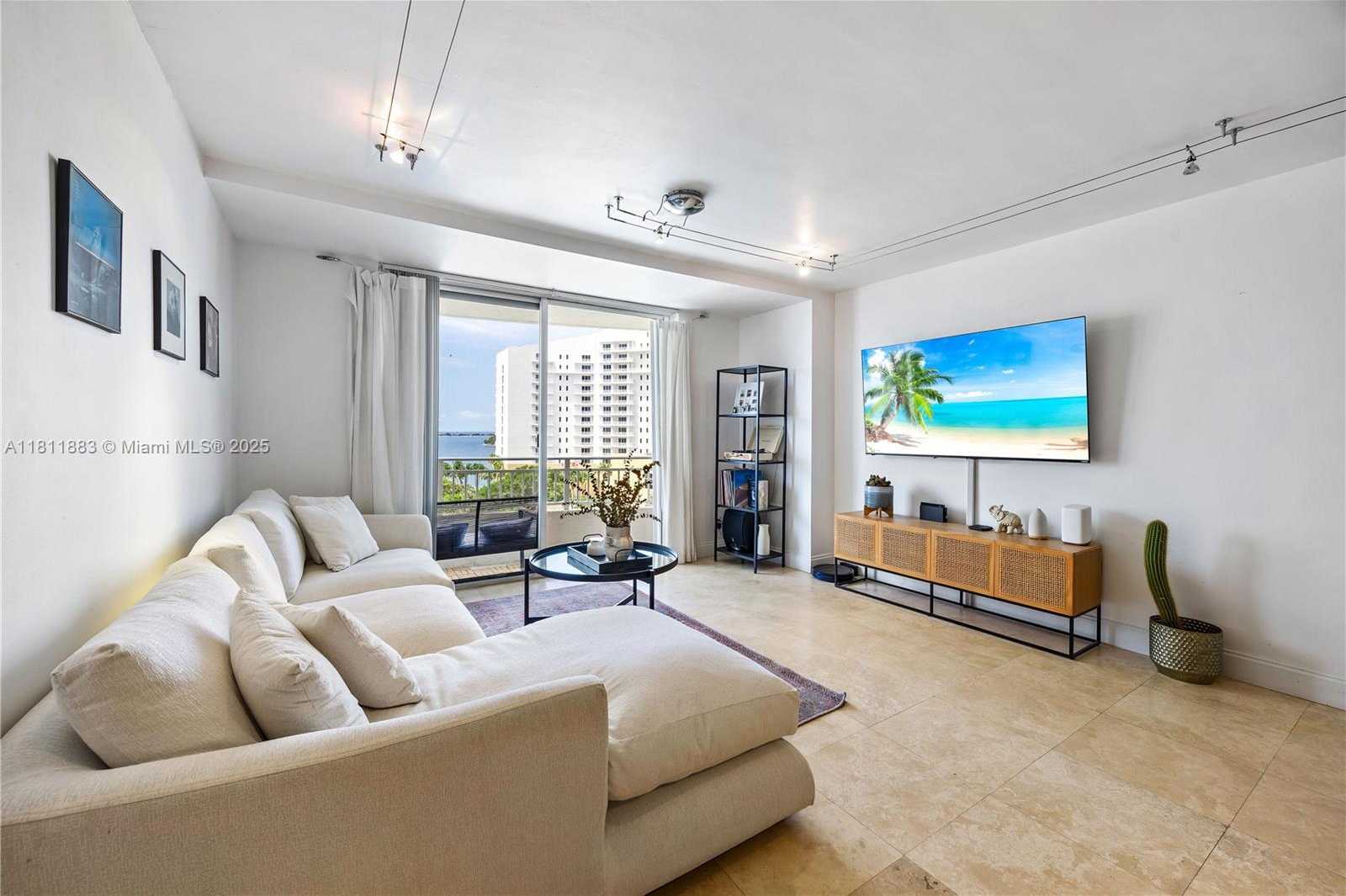 Small Image of 770 CLAUGHTON ISLAND DR #1008, Miami Number 4