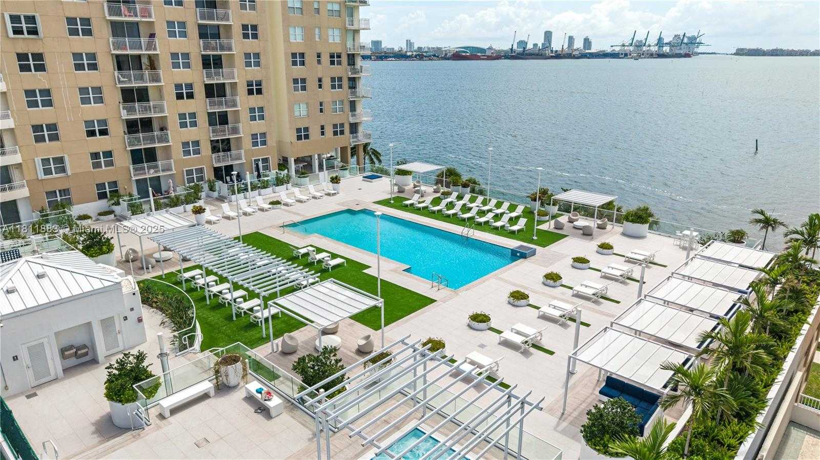 Small Image of 770 CLAUGHTON ISLAND DR #1008, Miami Number 40