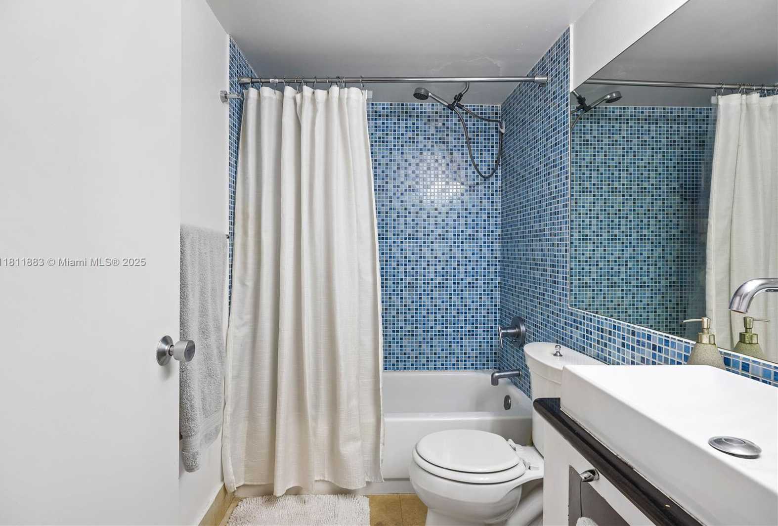 Small Image of 770 CLAUGHTON ISLAND DR #1008, Miami Number 5