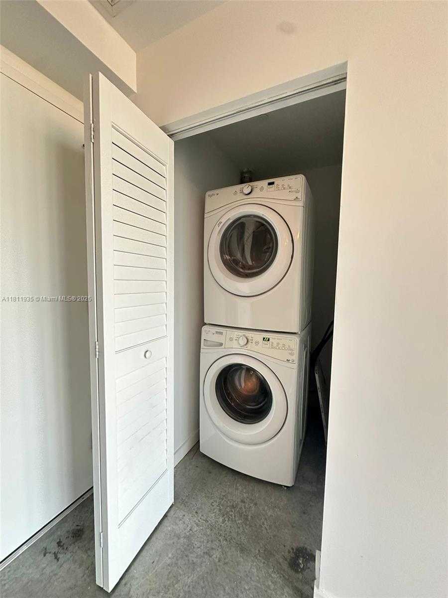 Small Image of 151 SOUTH EAST 1ST ST #1505, Miami Number 17