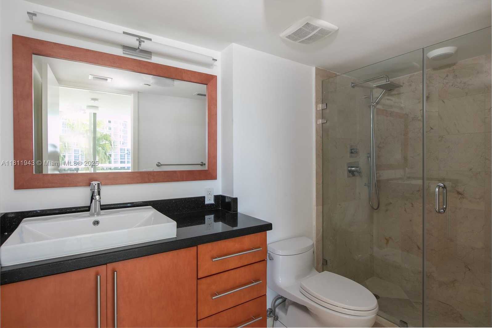 Small Image of 400 SOUTH POINTE DR #606, Miami Beach Number 10
