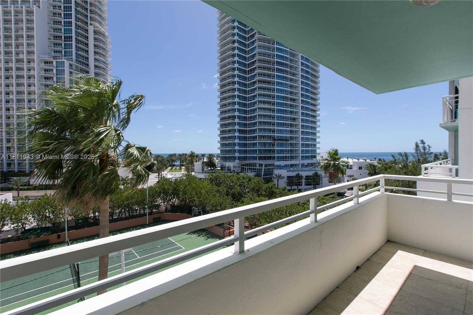 Small Image of 400 SOUTH POINTE DR #606, Miami Beach Number 12