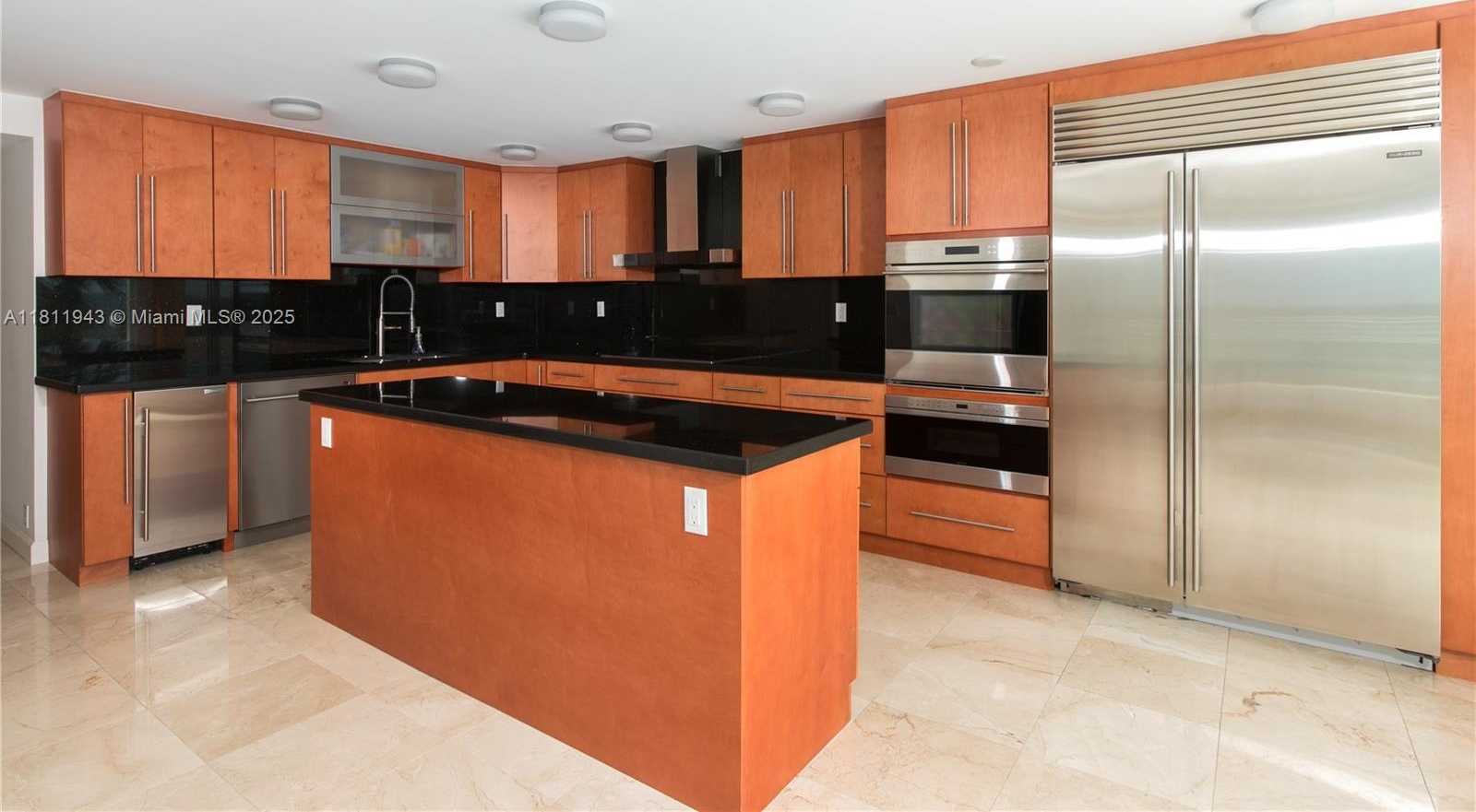 Small Image of 400 SOUTH POINTE DR #606, Miami Beach Number 2