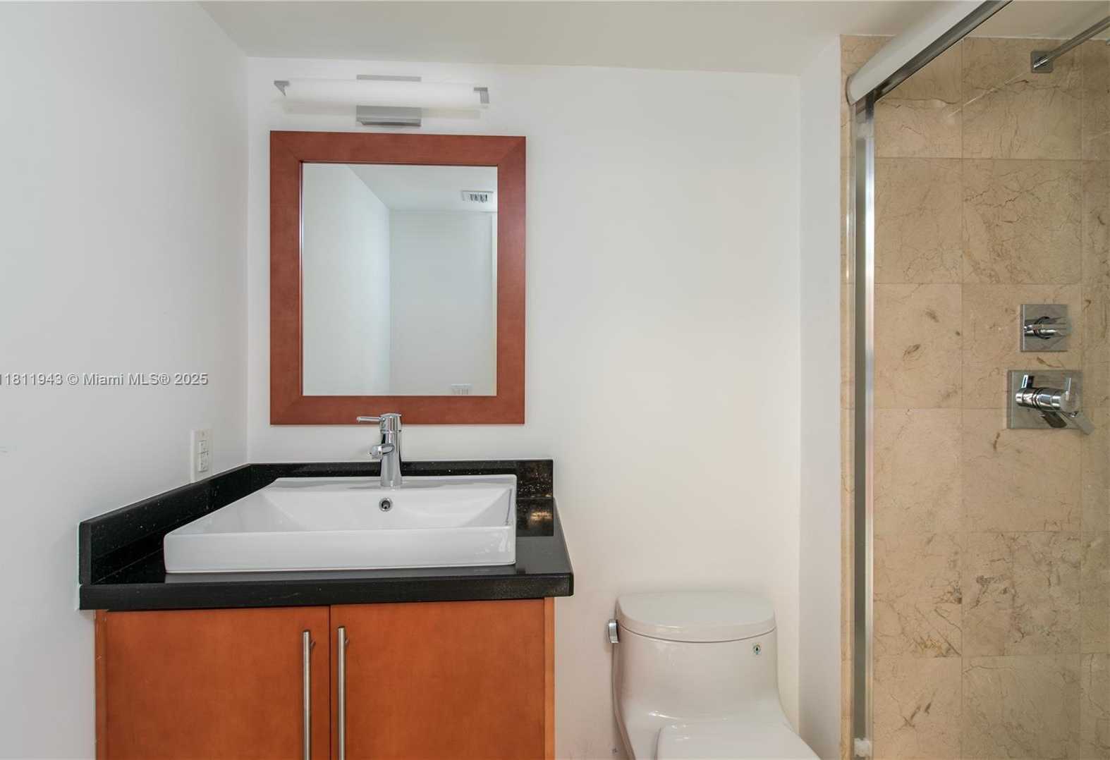 Small Image of 400 SOUTH POINTE DR #606, Miami Beach Number 5