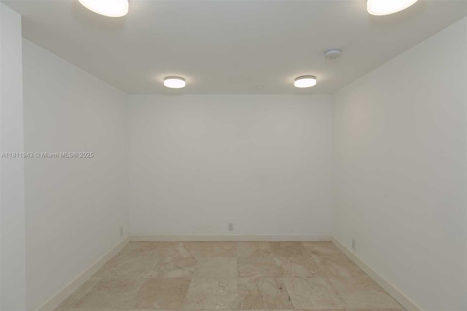 Small Image of 400 SOUTH POINTE DR #606, Miami Beach Number 6