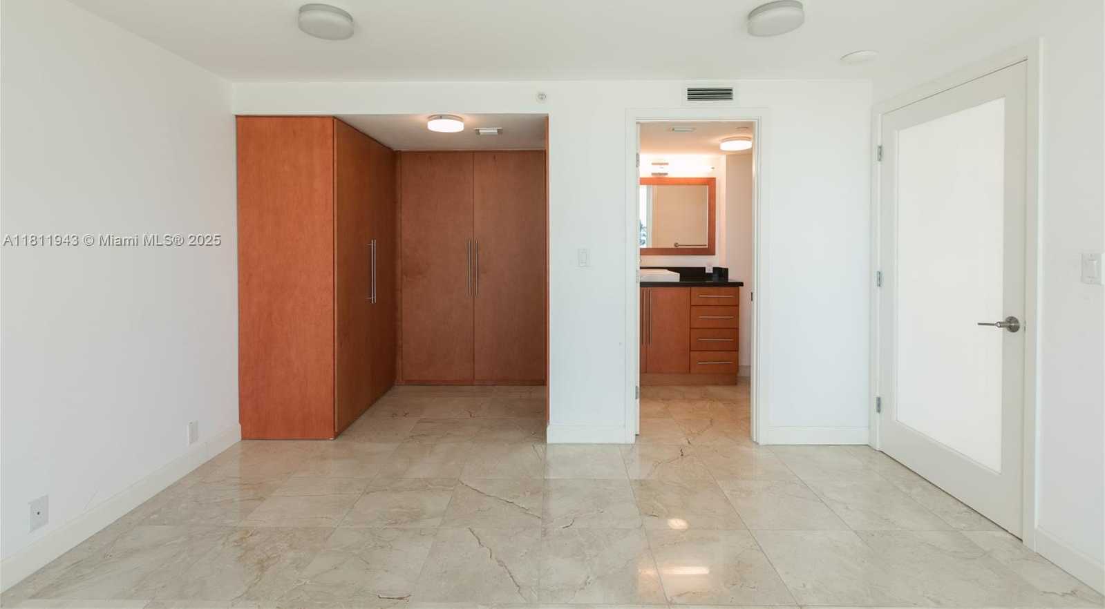 Small Image of 400 SOUTH POINTE DR #606, Miami Beach Number 9