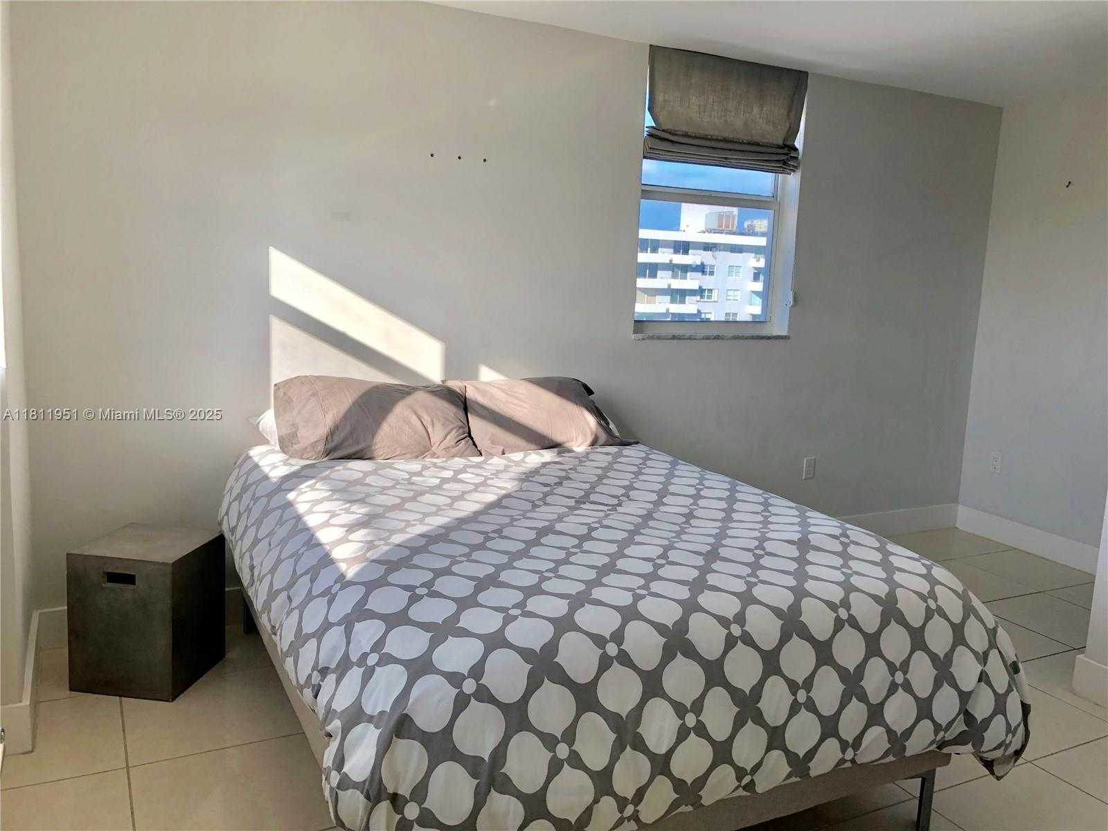 Small Image of 401 OCEAN DR #1001, Miami Beach Number 12