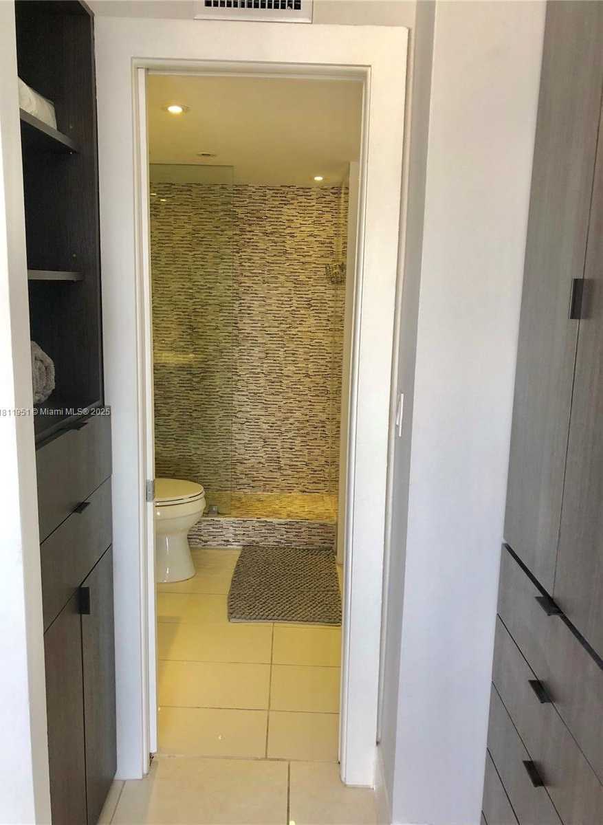 Small Image of 401 OCEAN DR #1001, Miami Beach Number 14