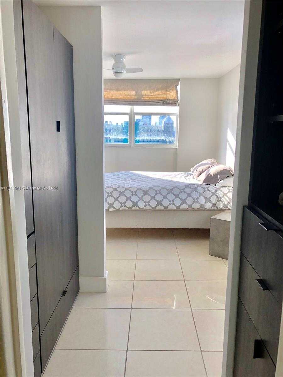 Small Image of 401 OCEAN DR #1001, Miami Beach Number 15