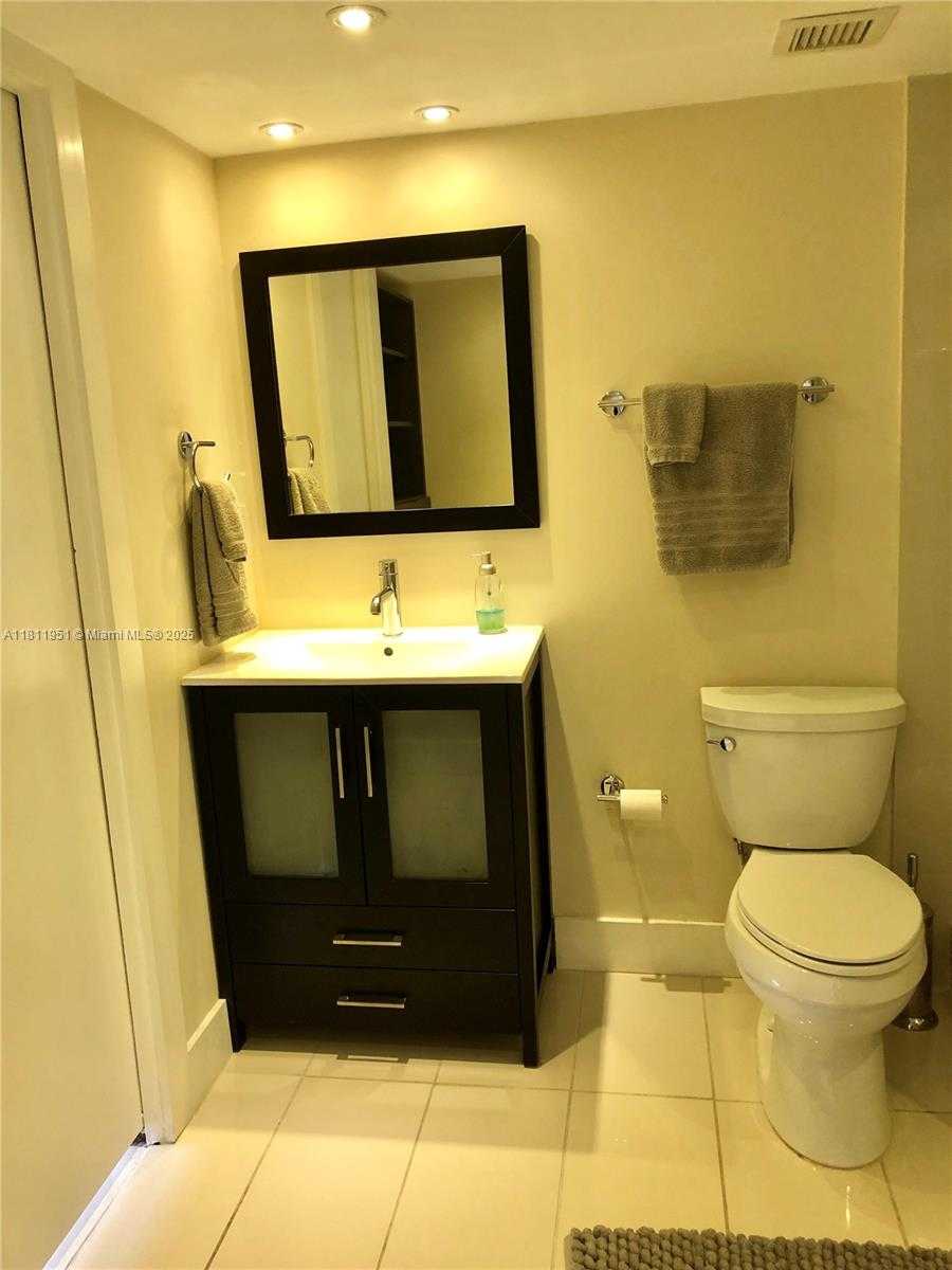 Small Image of 401 OCEAN DR #1001, Miami Beach Number 20