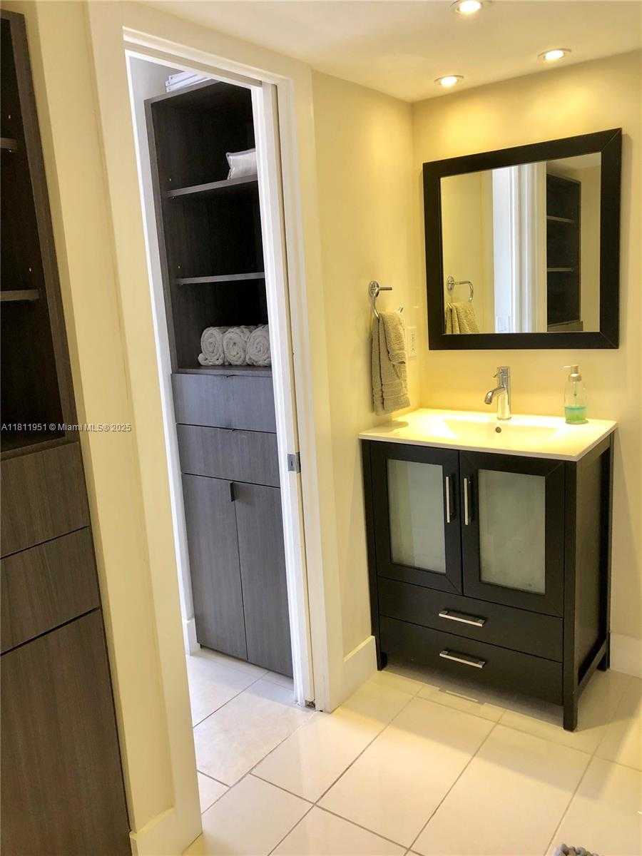 Small Image of 401 OCEAN DR #1001, Miami Beach Number 22