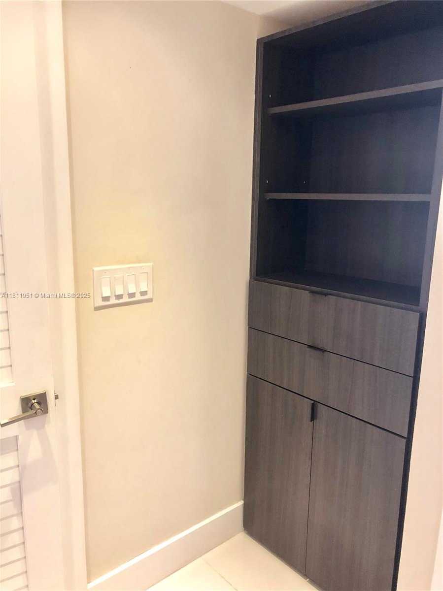 Small Image of 401 OCEAN DR #1001, Miami Beach Number 23