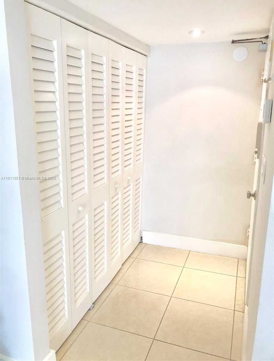 Small Image of 401 OCEAN DR #1001, Miami Beach Number 27