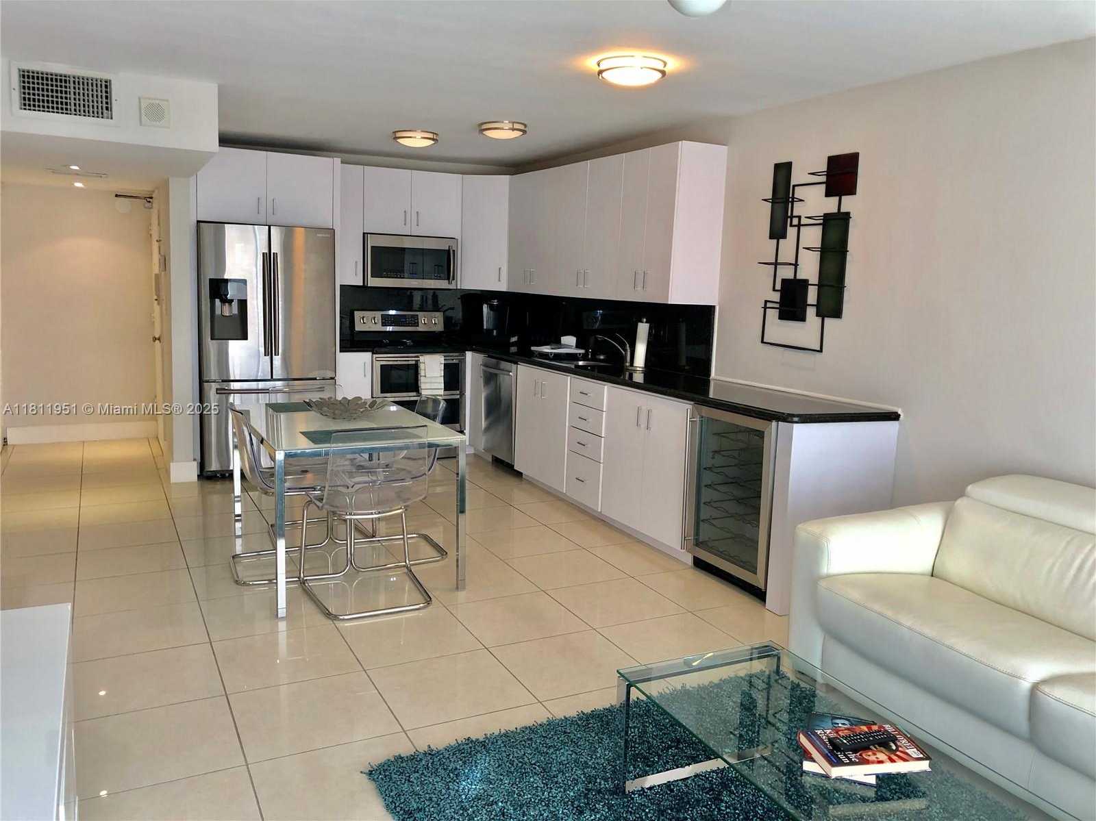 Small Image of 401 OCEAN DR #1001, Miami Beach Number 4