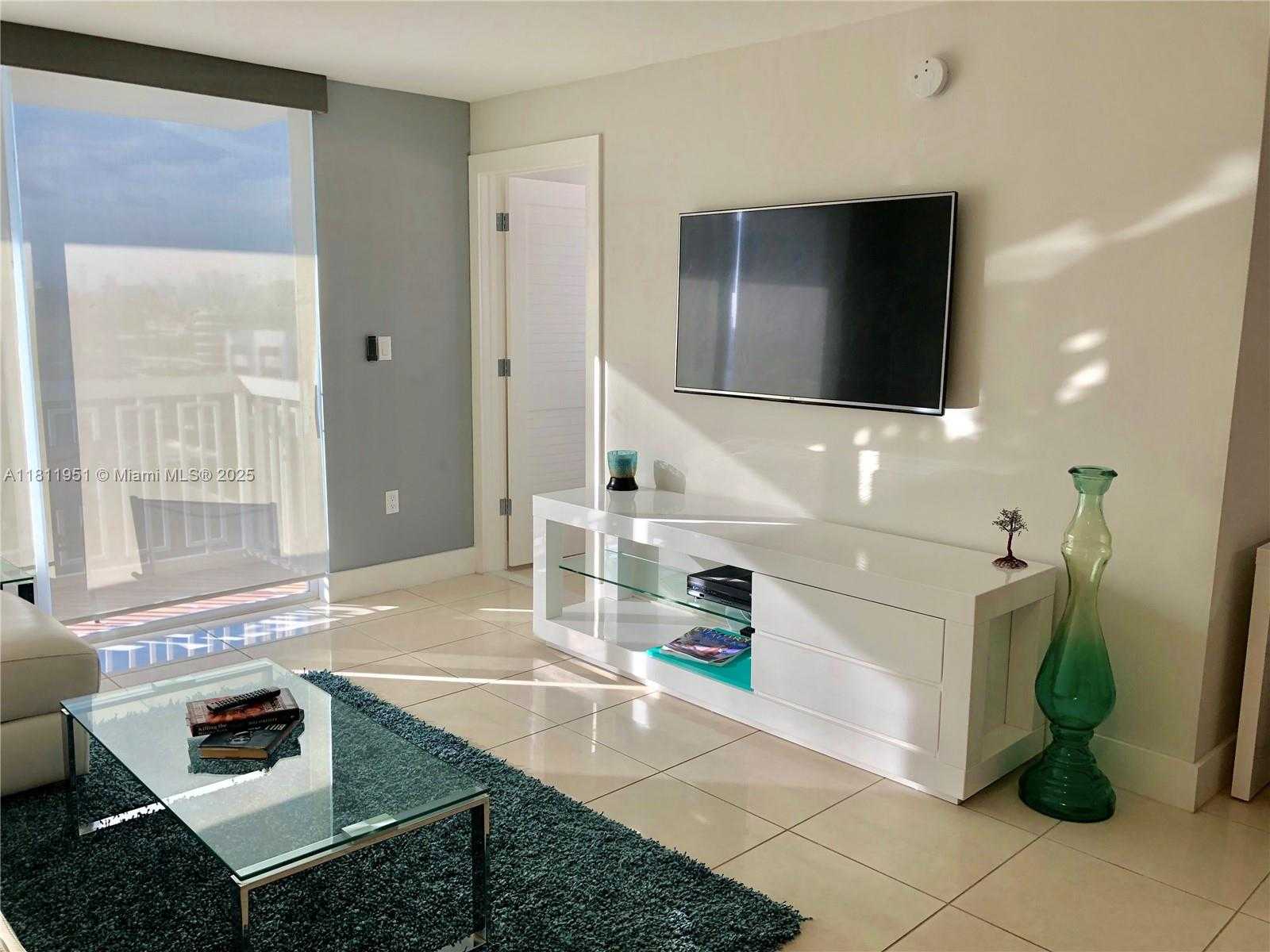Small Image of 401 OCEAN DR #1001, Miami Beach Number 9