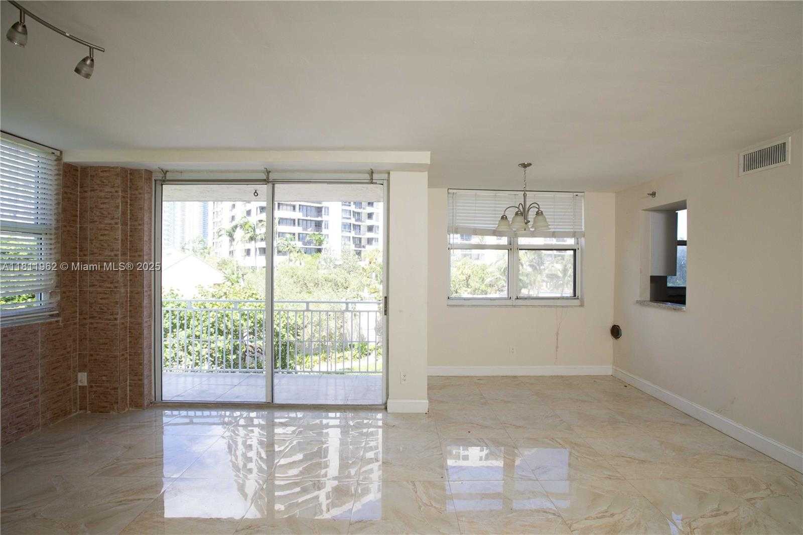 Small Image of 770 CLAUGHTON ISLAND DR #401, Miami Number 10