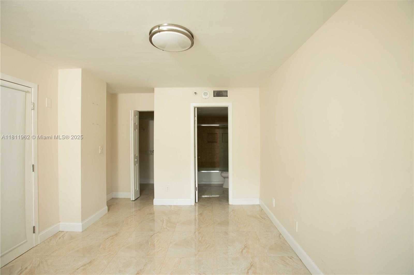 Small Image of 770 CLAUGHTON ISLAND DR #401, Miami Number 11