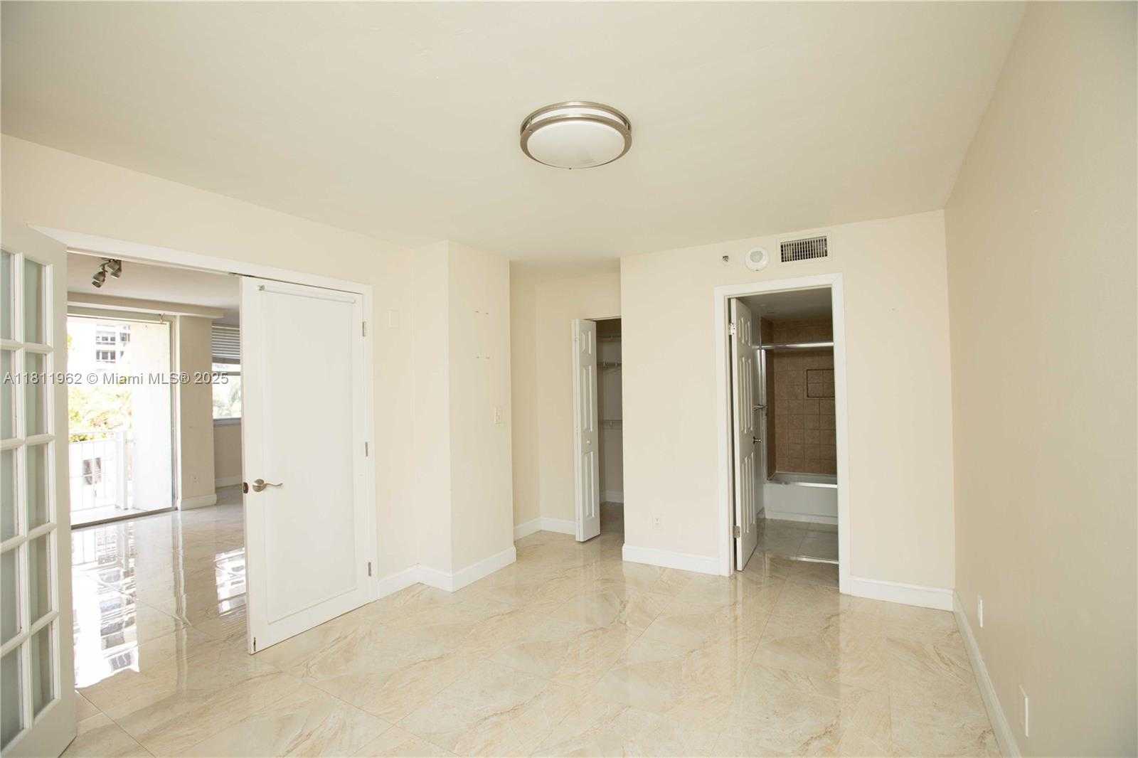 Small Image of 770 CLAUGHTON ISLAND DR #401, Miami Number 12