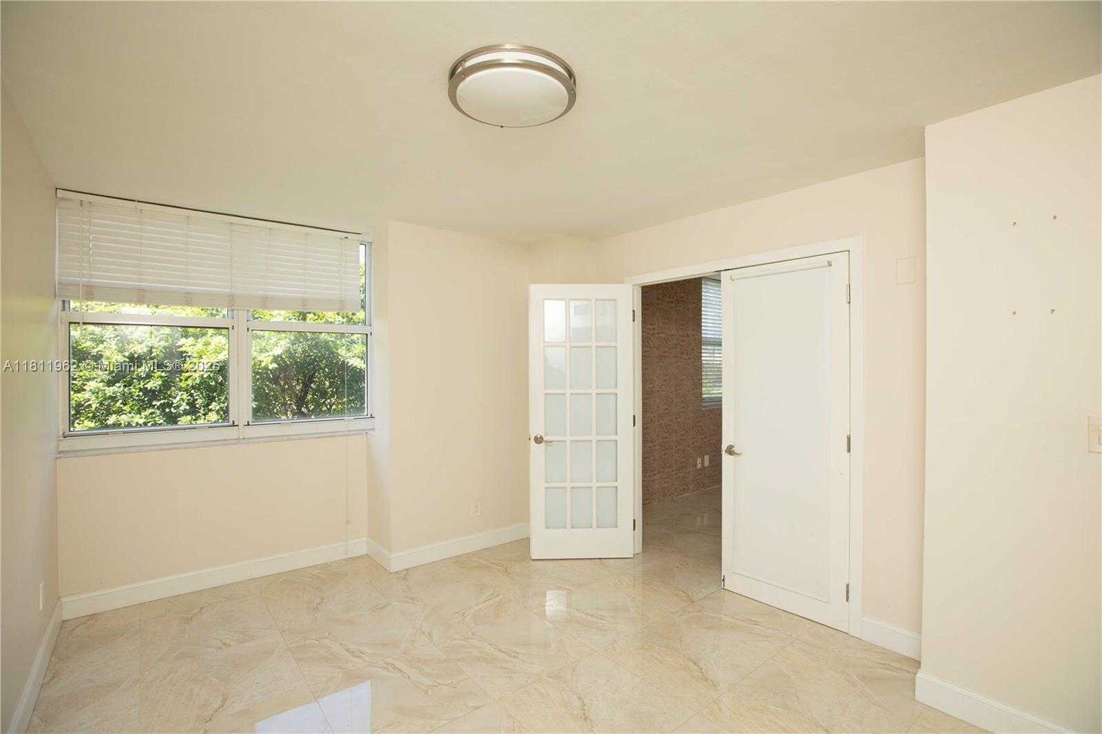 Small Image of 770 CLAUGHTON ISLAND DR #401, Miami Number 13