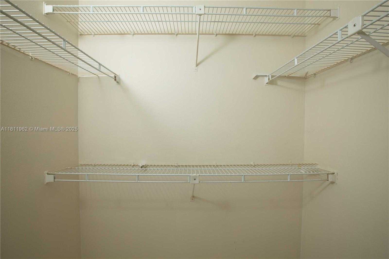 Small Image of 770 CLAUGHTON ISLAND DR #401, Miami Number 16