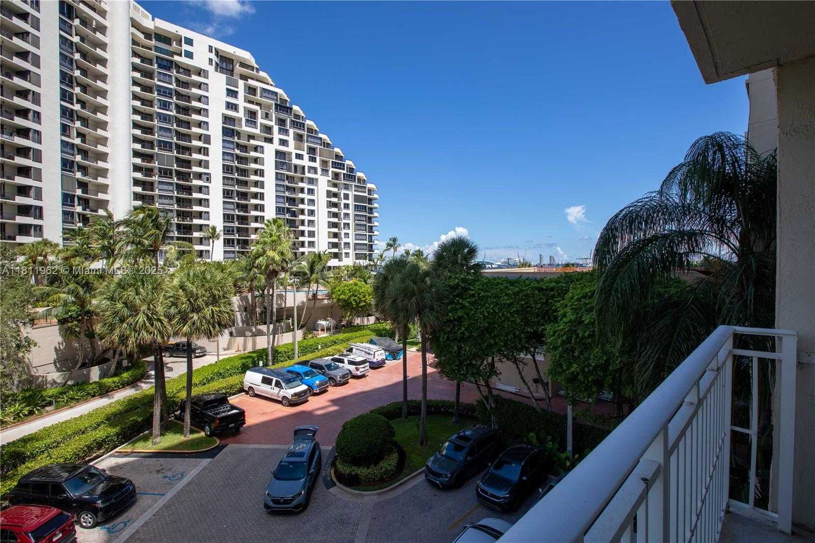 Small Image of 770 CLAUGHTON ISLAND DR #401, Miami Number 2