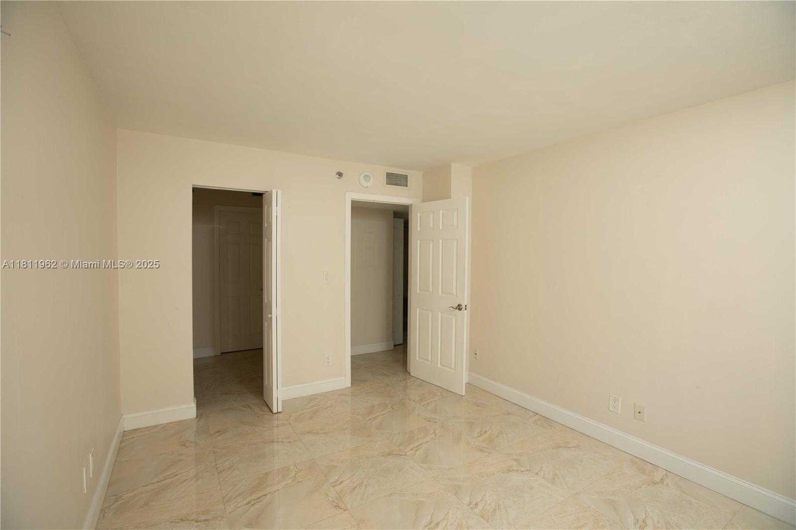 Small Image of 770 CLAUGHTON ISLAND DR #401, Miami Number 20