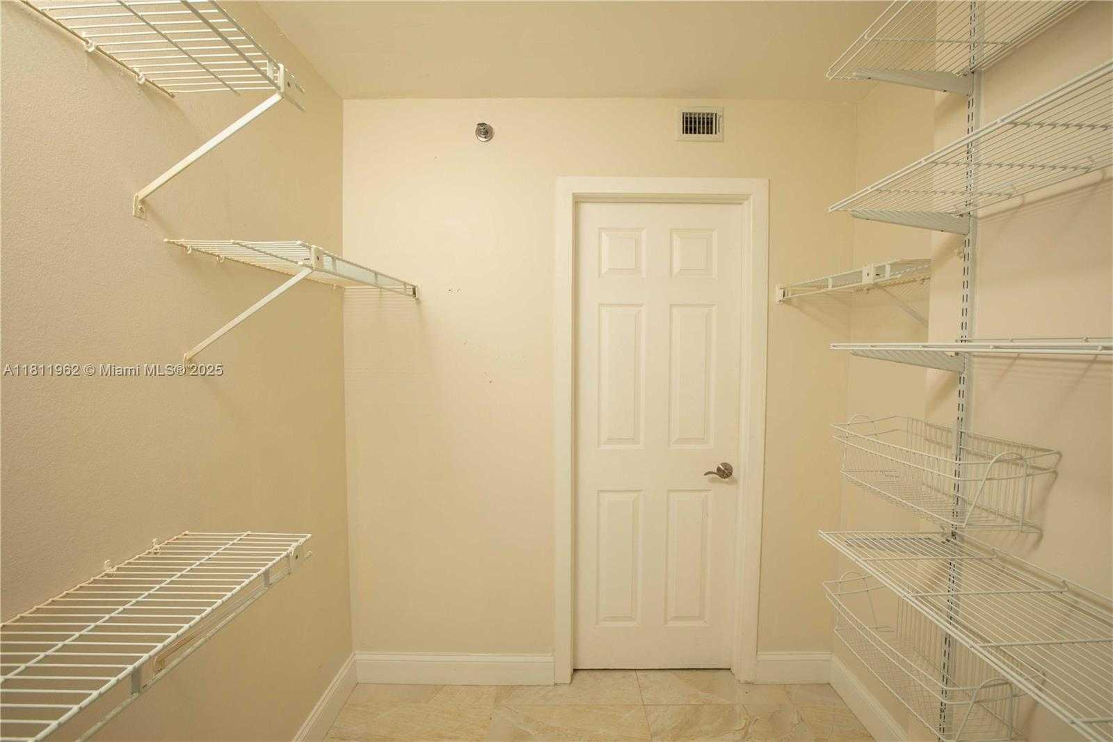 Small Image of 770 CLAUGHTON ISLAND DR #401, Miami Number 21