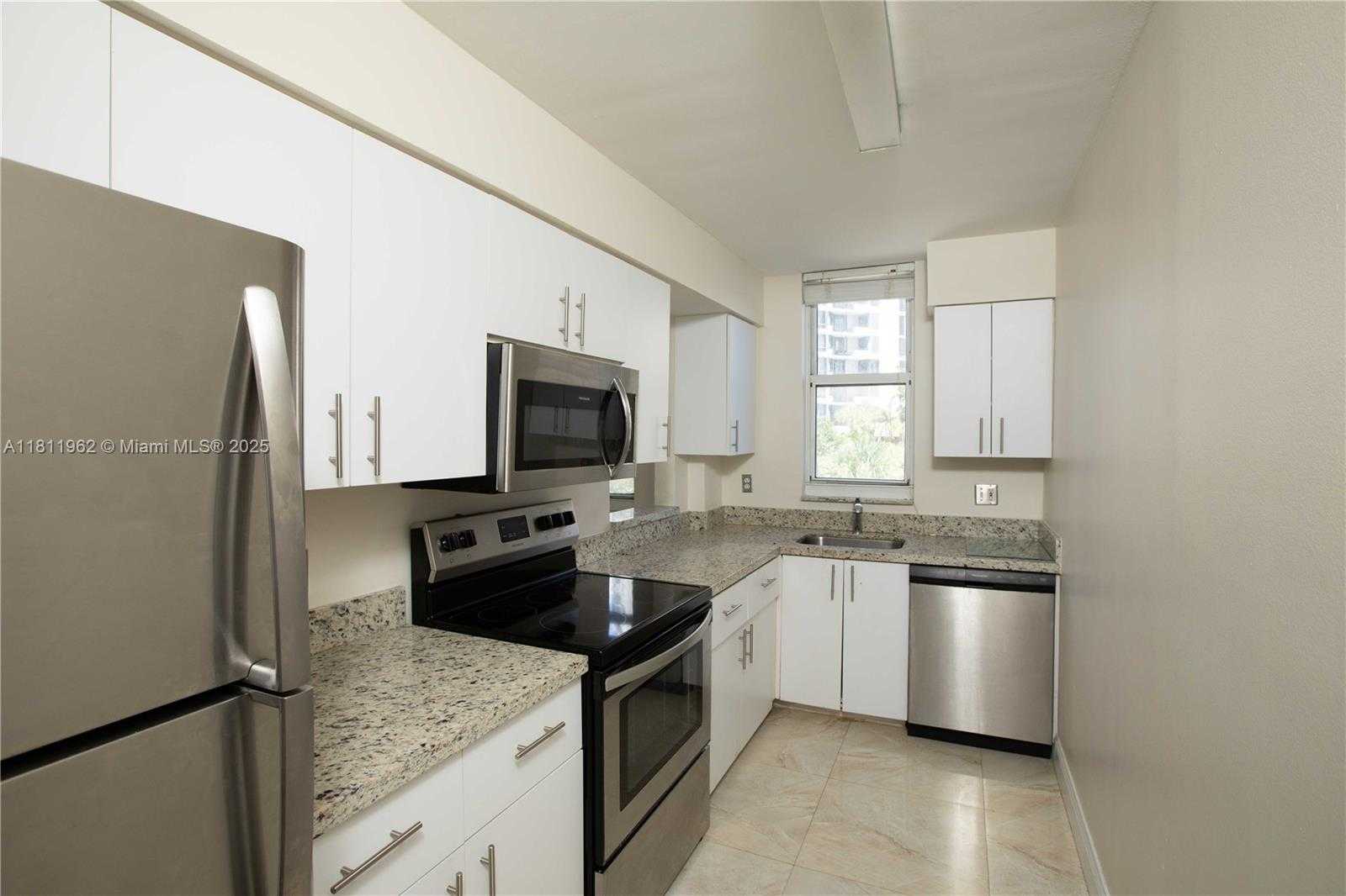 Small Image of 770 CLAUGHTON ISLAND DR #401, Miami Number 24