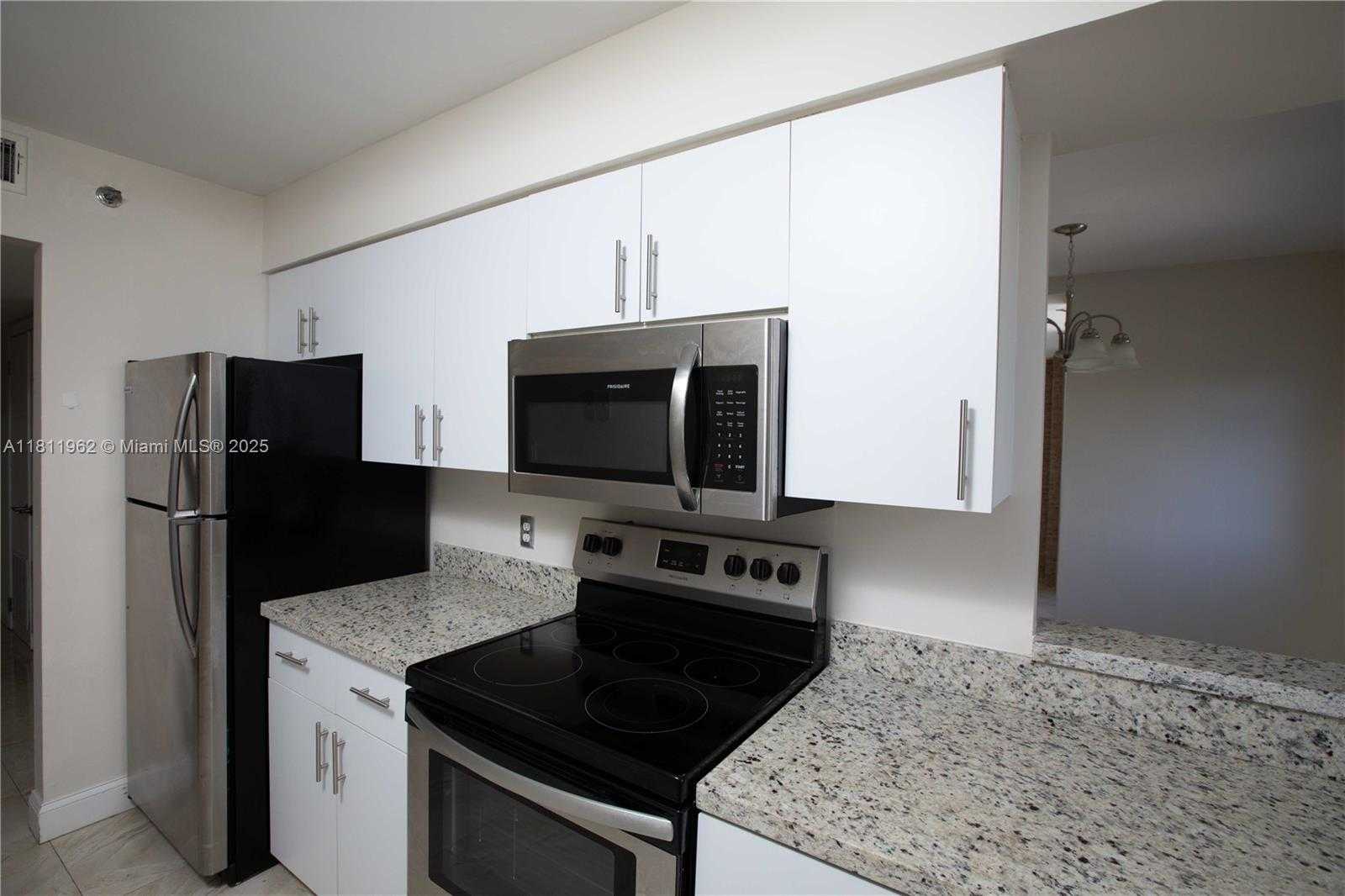 Small Image of 770 CLAUGHTON ISLAND DR #401, Miami Number 25