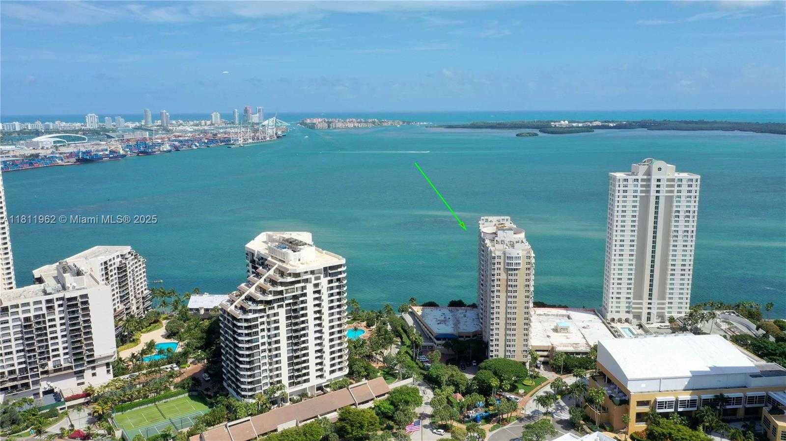 Small Image of 770 CLAUGHTON ISLAND DR #401, Miami Number 27