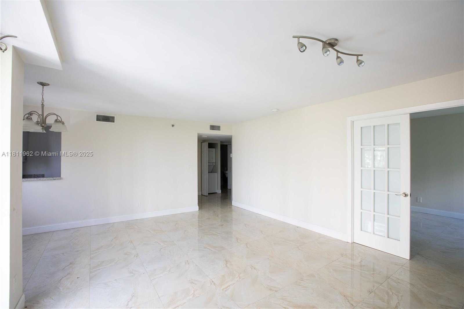 Small Image of 770 CLAUGHTON ISLAND DR #401, Miami Number 4