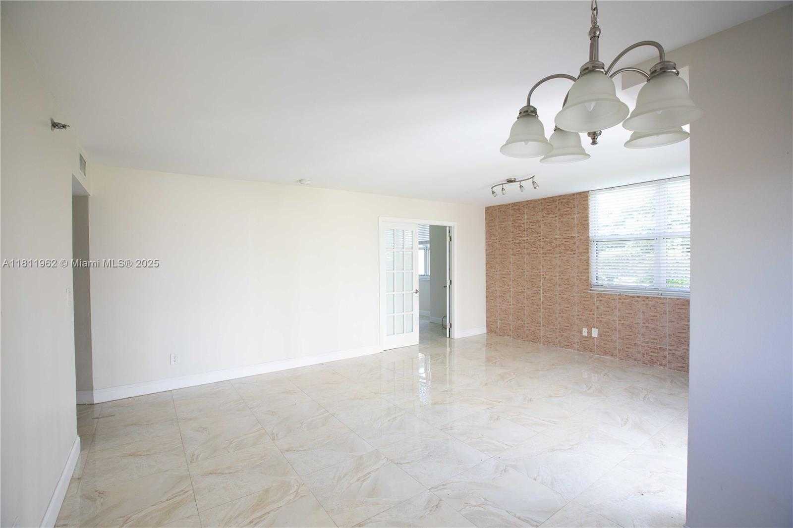 Small Image of 770 CLAUGHTON ISLAND DR #401, Miami Number 5