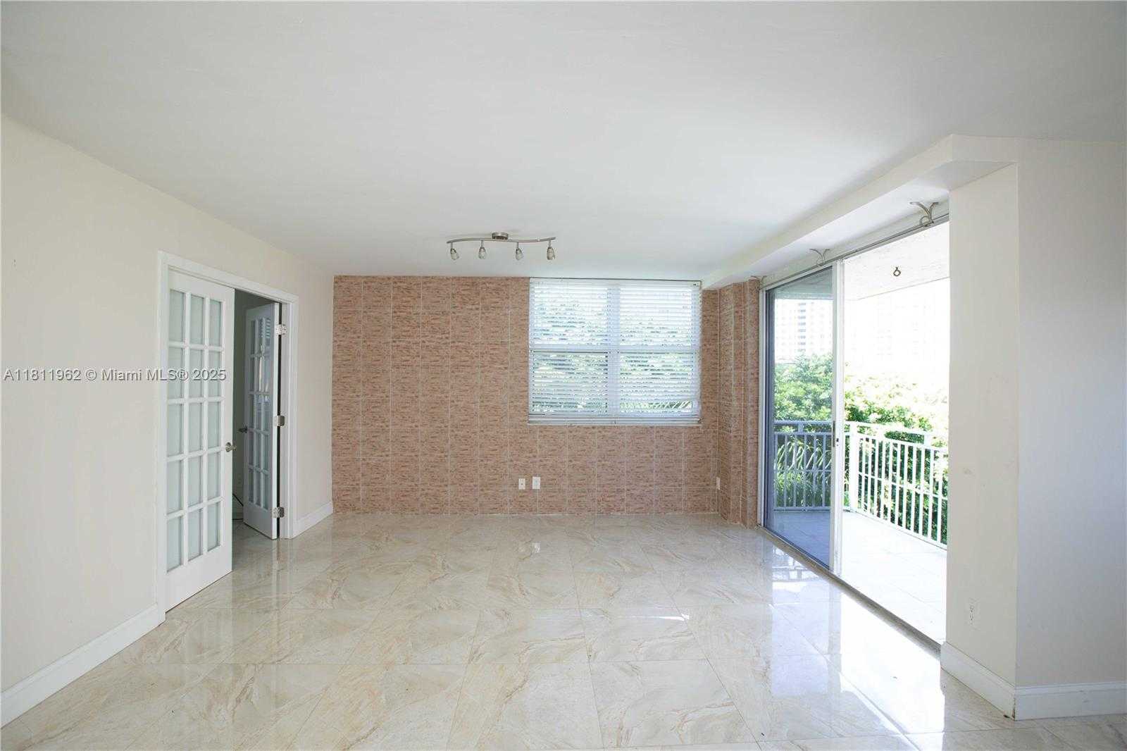 Small Image of 770 CLAUGHTON ISLAND DR #401, Miami Number 6