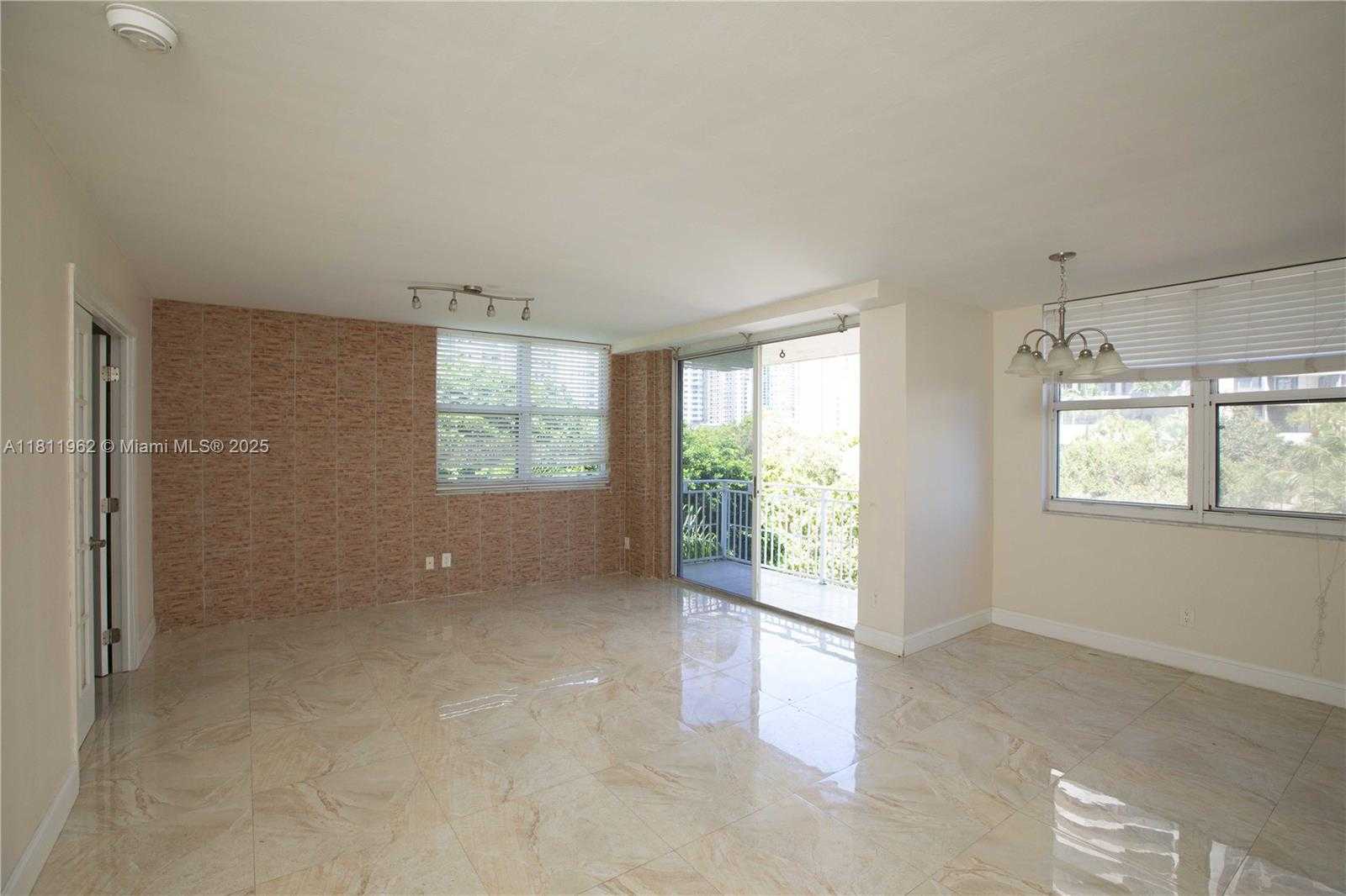 Small Image of 770 CLAUGHTON ISLAND DR #401, Miami Number 7