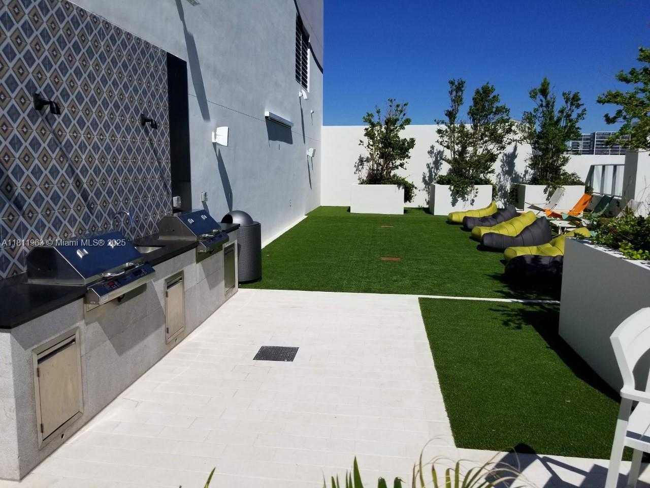 Imagen de Pequeño Objeto