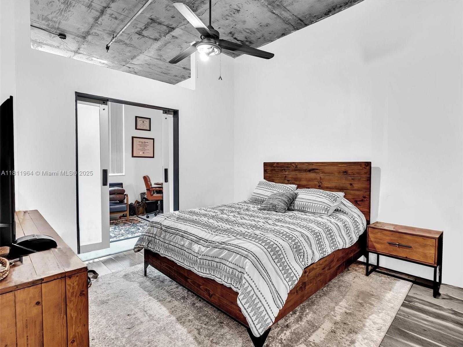 Small Image of 2001 BISCAYNE BLVD #3205, Miami Number 12