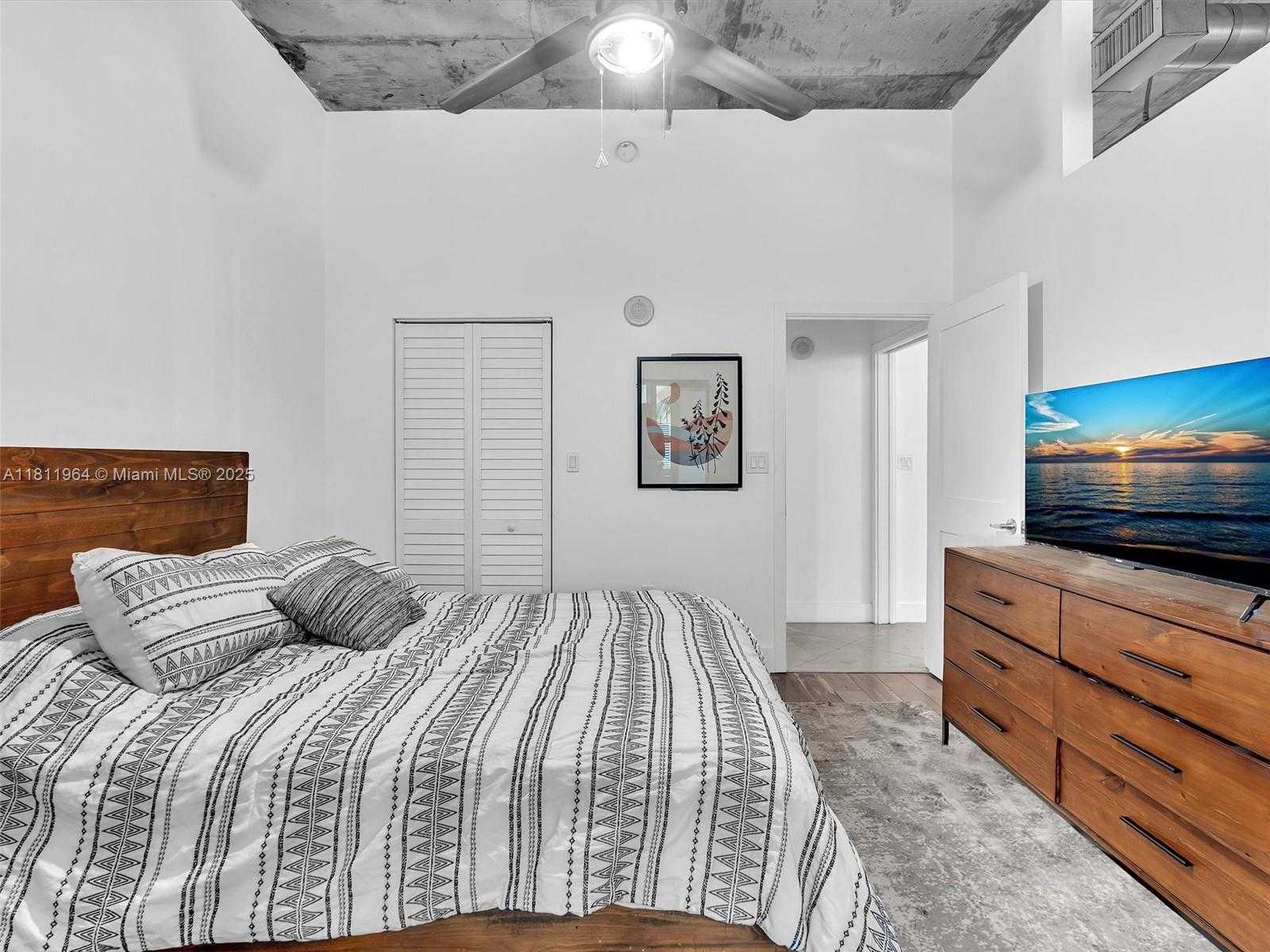 Small Image of 2001 BISCAYNE BLVD #3205, Miami Number 13