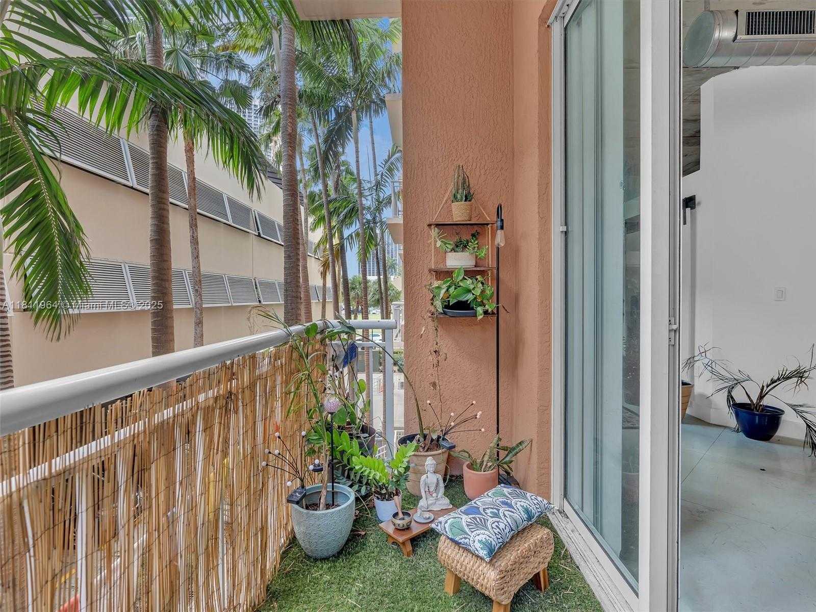 Small Image of 2001 BISCAYNE BLVD #3205, Miami Number 15