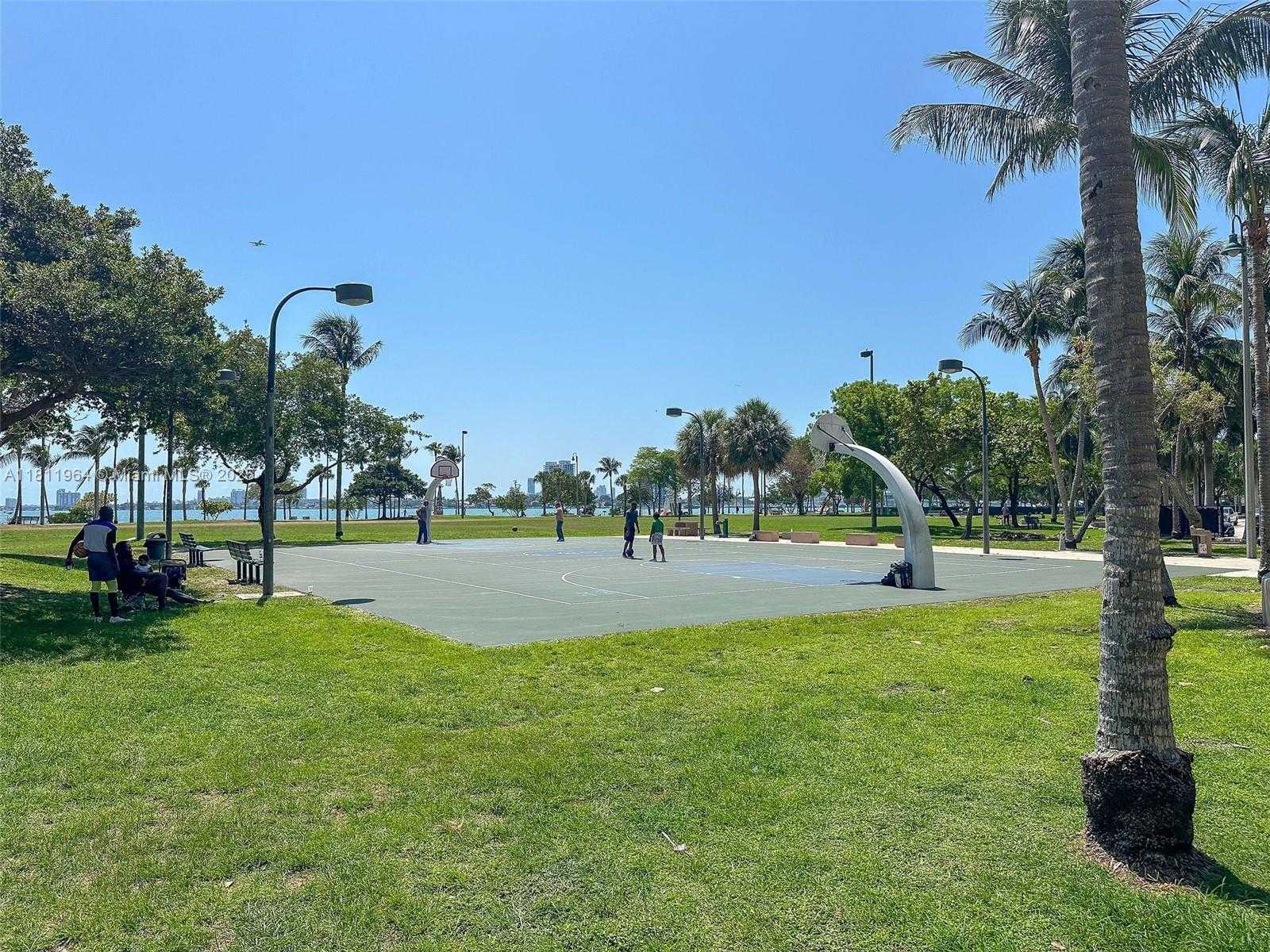 Small Image of 2001 BISCAYNE BLVD #3205, Miami Number 31