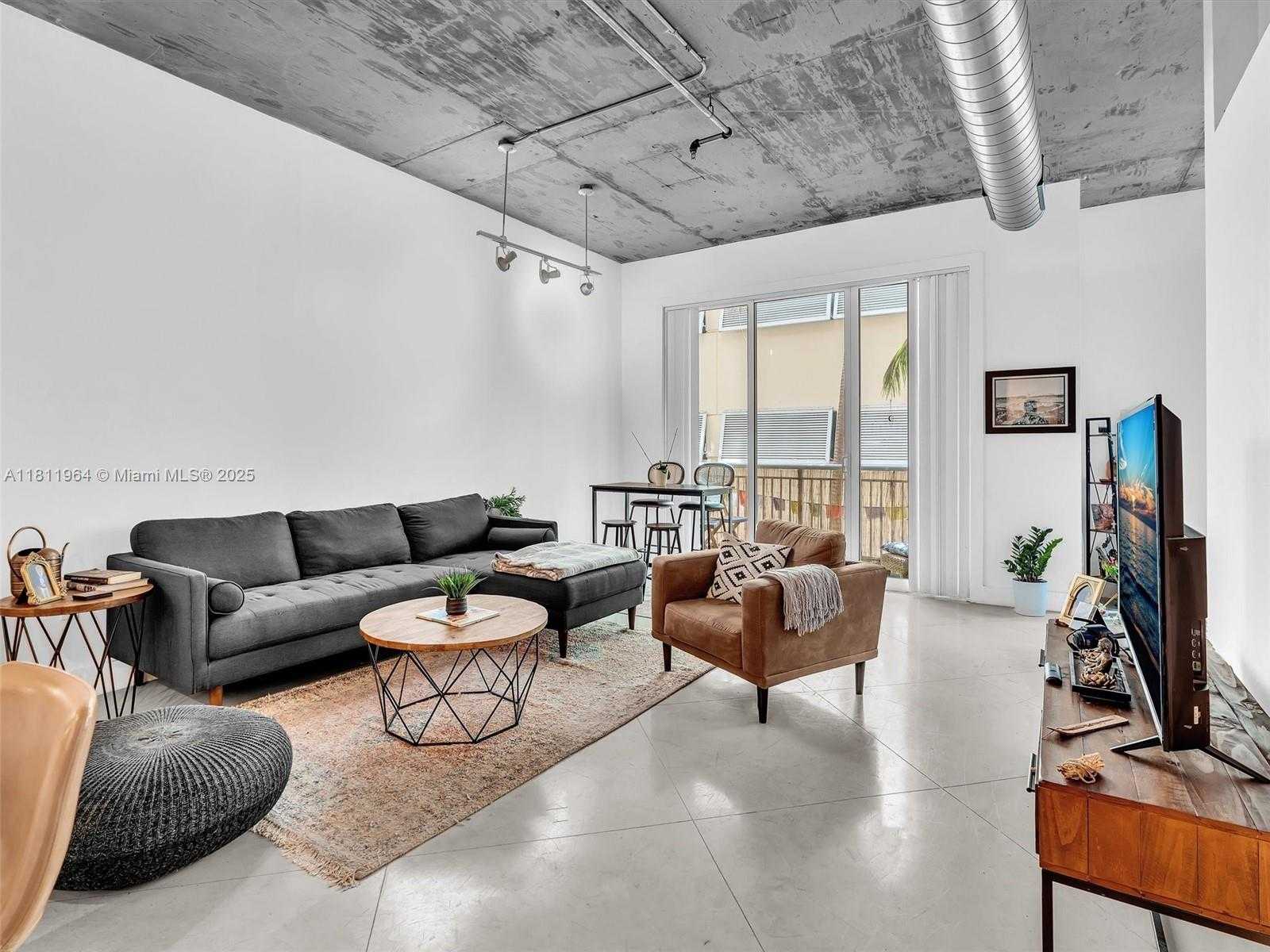 Small Image of 2001 BISCAYNE BLVD #3205, Miami Number 4