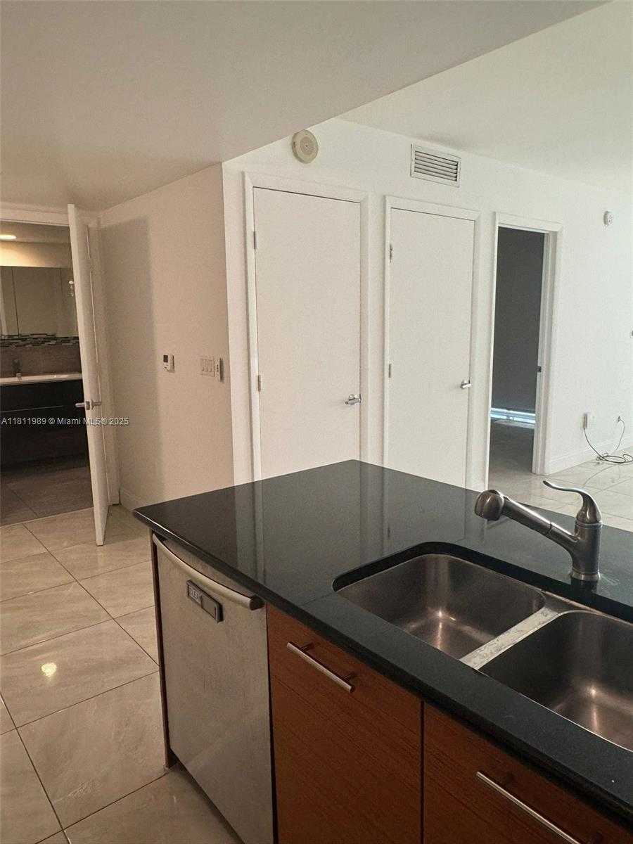 Small Image of 50 BISCAYNE BLVD #3405, Miami Number 5