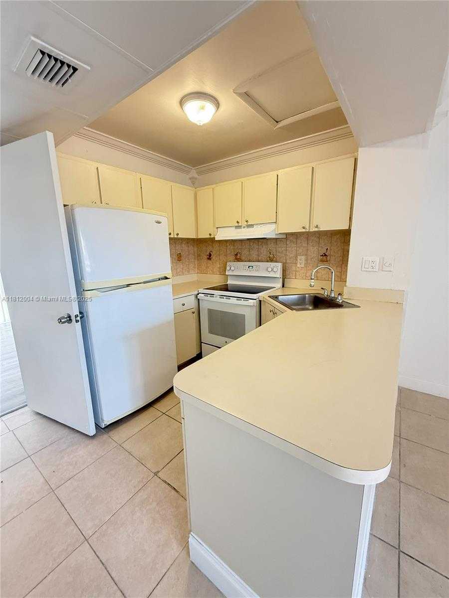 Small Image of 2170 WEST 60TH ST #16202, Hialeah Number 3