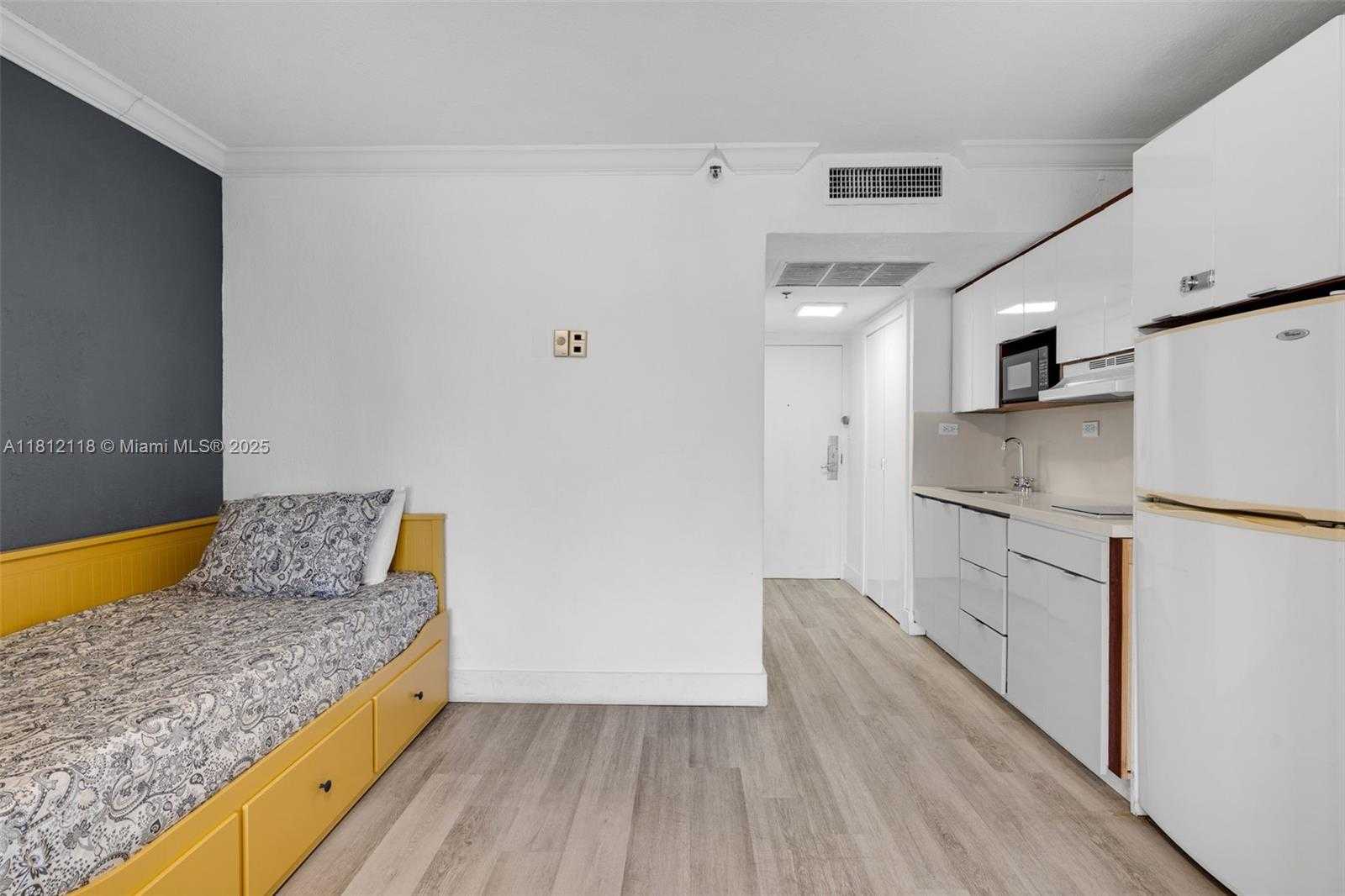 Small Image of 19201 COLLINS AVE #835, Sunny Isles Beach Number 4