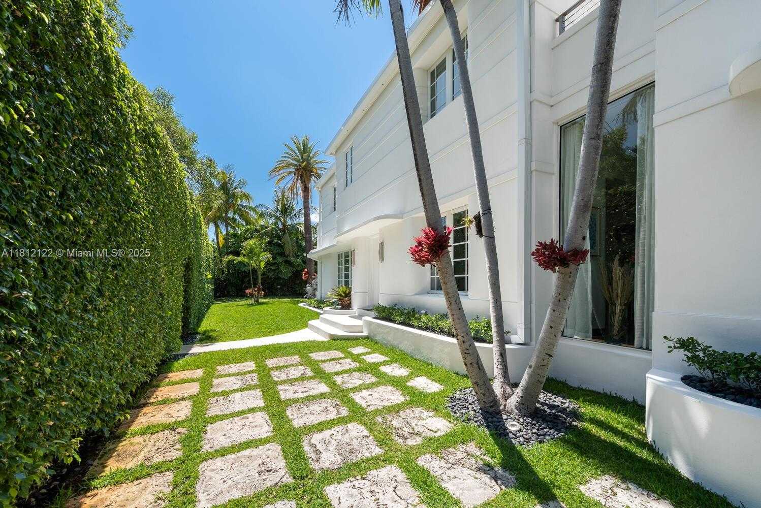 Small Image of 841 19TH ST, Miami Beach Number 2