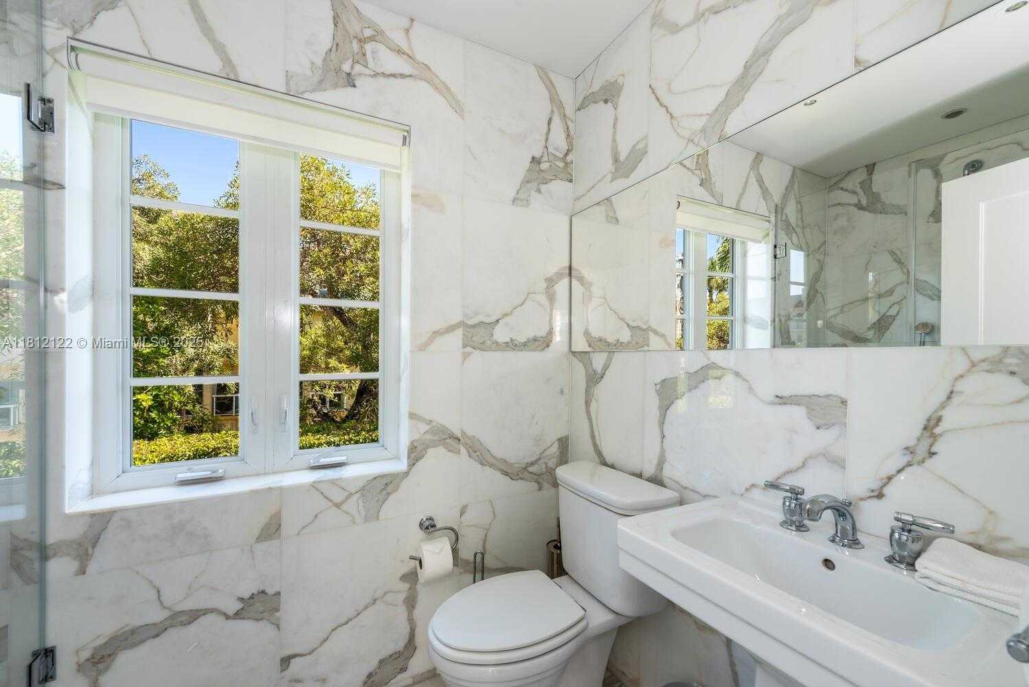 Small Image of 841 19TH ST, Miami Beach Number 26