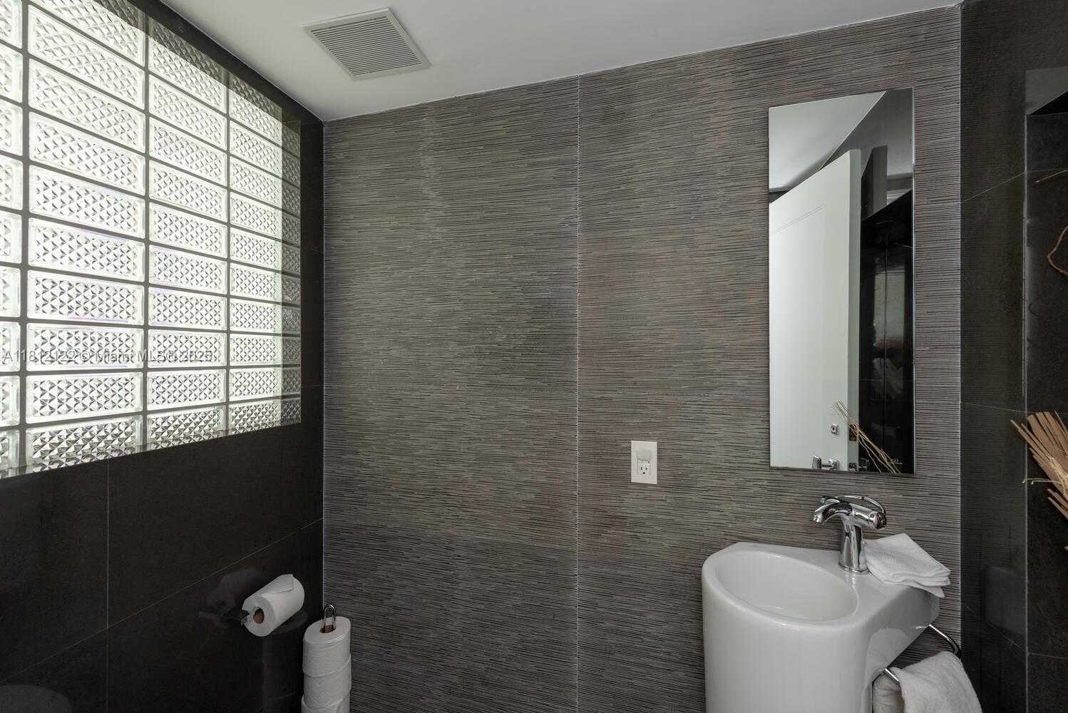 Small Image of 841 19TH ST, Miami Beach Number 40