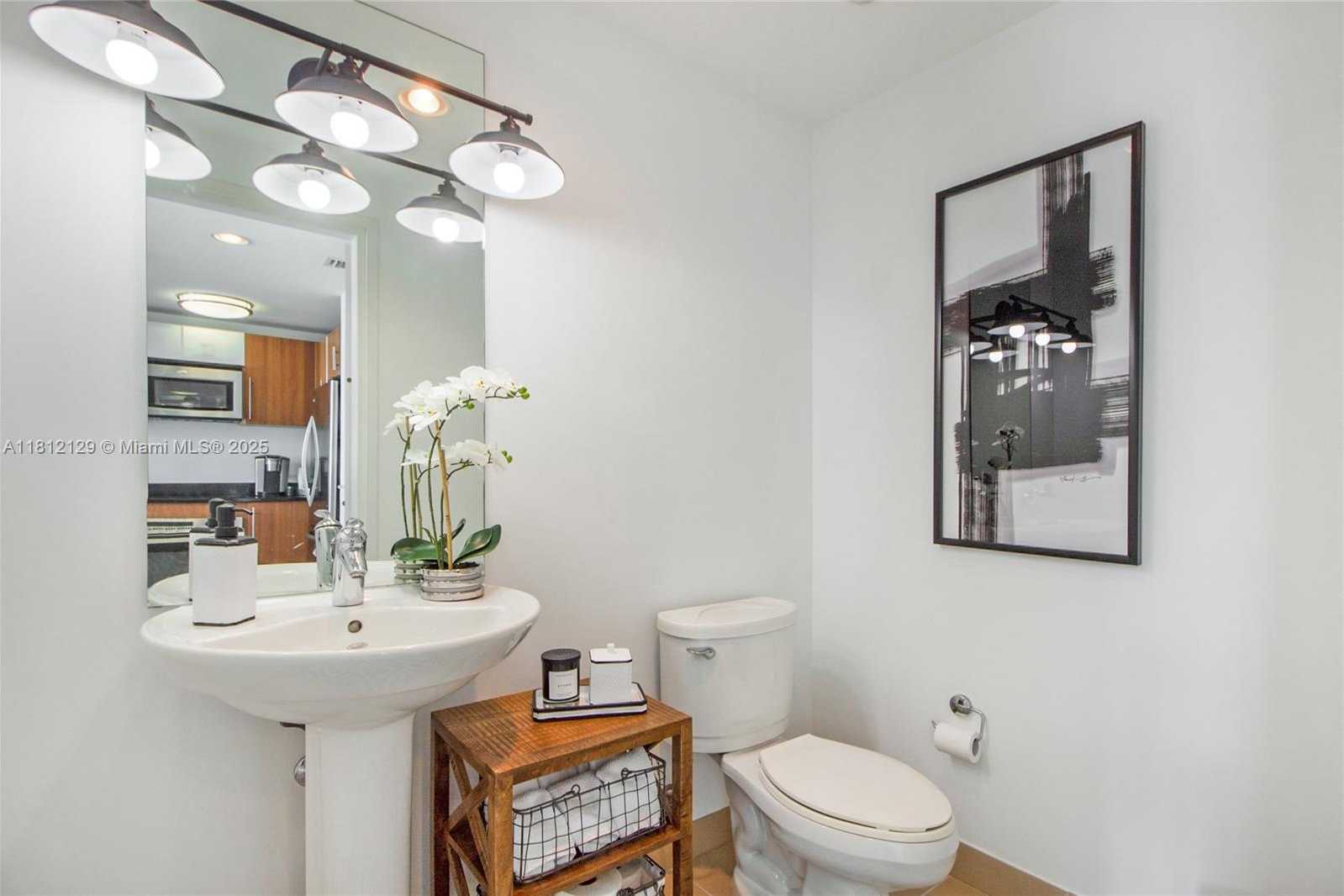 Small Image of 300 SOUTH BISCAYNE BLVD #L-1228, Miami Number 10
