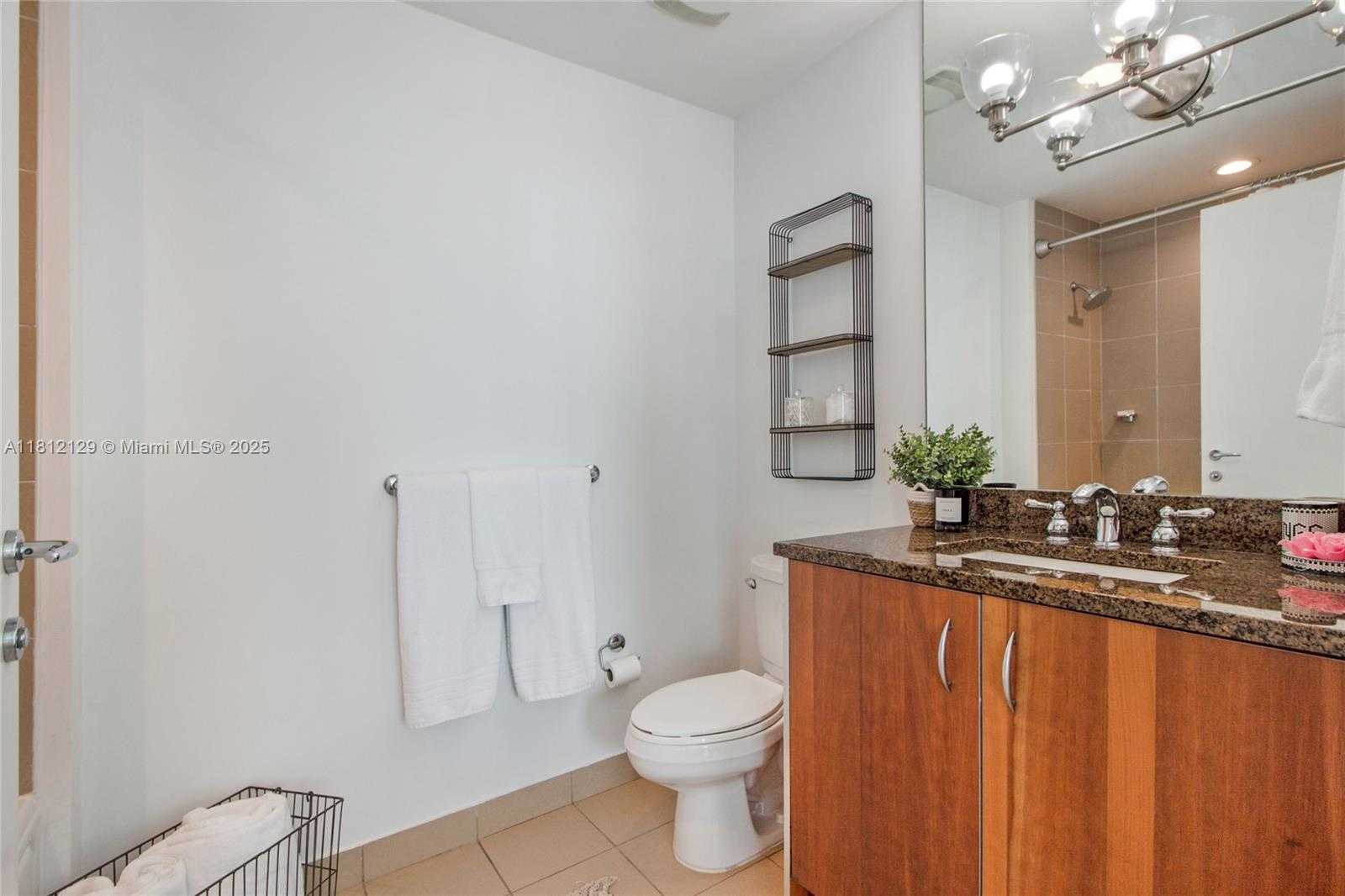 Small Image of 300 SOUTH BISCAYNE BLVD #L-1228, Miami Number 13